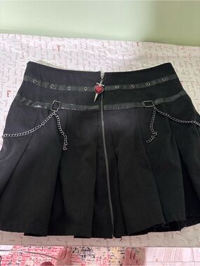 Black Goth Pleated Mini Skirt Chain Detail Heart Dagger Zip Emo Alt Y2K A-Line